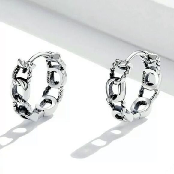 The Mini Chain Hoop dainty 925 silver huggie, hoop earrings. - Picture 6 of 10